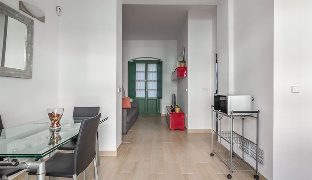 nice first floor flat in triana, 2mn walk from Plaza de Cuba