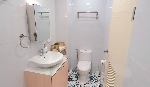 Nice, Fresh, Modern, Cozy and Quiet 1 One bedroom condo with Wifi Internet