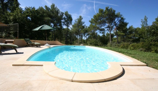 Nice furnished studio for 2 with mezzanine at 10 mn drive from Aix-en-Provence