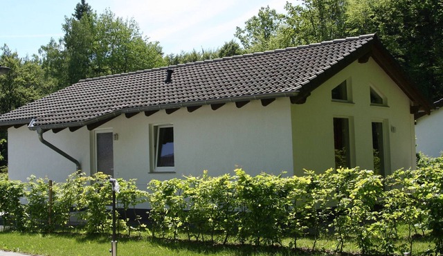 Nice holiday home with dishwasher, in a green area