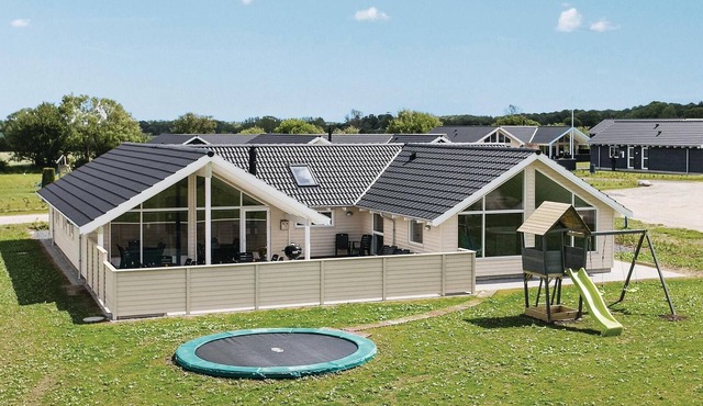 Nice home in Bogense with sauna