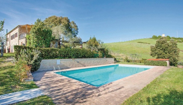 Nice home in Casole d'Elsa SI