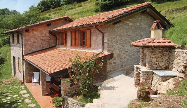 Nice home in Camaiore LU with private swimming pool, can be inside or outside