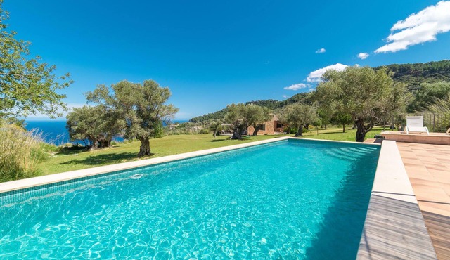 Nice home in Deia with private swimming pool, can be inside or outside