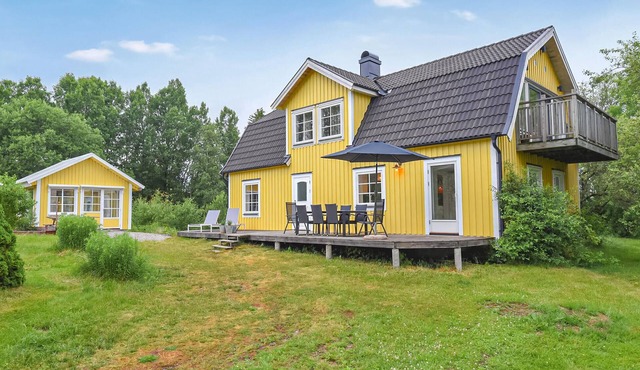 Nice home in Ed with kitchen