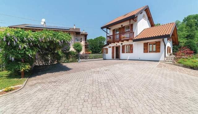 Nice home in Feltre (BL) with WiFi
