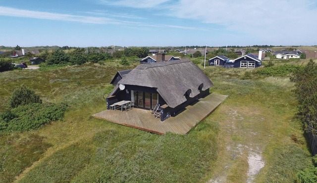 Nice home in Hvide Sande with ethernet internet