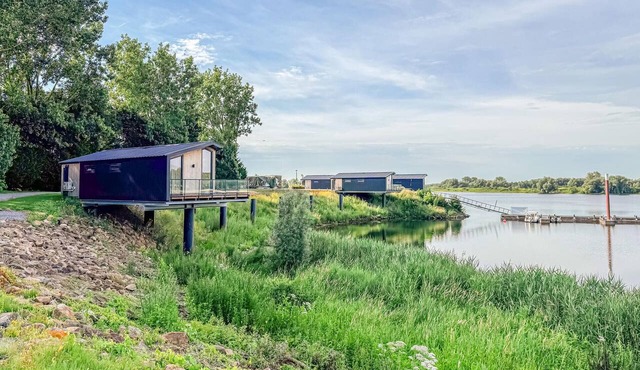 Nice home in Kerkdriel with lake view