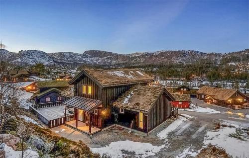 Nice Home In Rysstad With Wifi