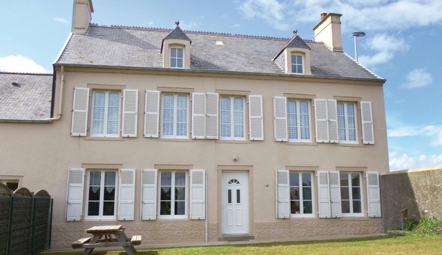Nice home in Saint-Marcouf with kitchen
