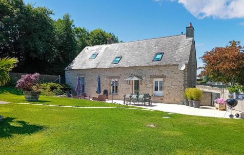 Nice Home In Saint-Marcouf With Wifi