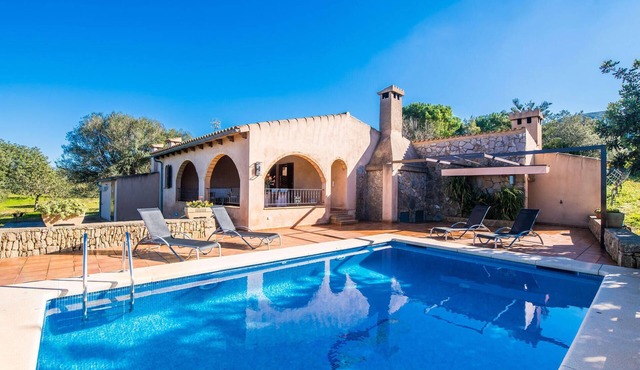Nice home in Sant Llorenc with private swimming pool, can be inside or outside