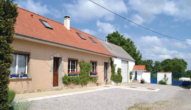 Nice home in Senlecques with kitchen