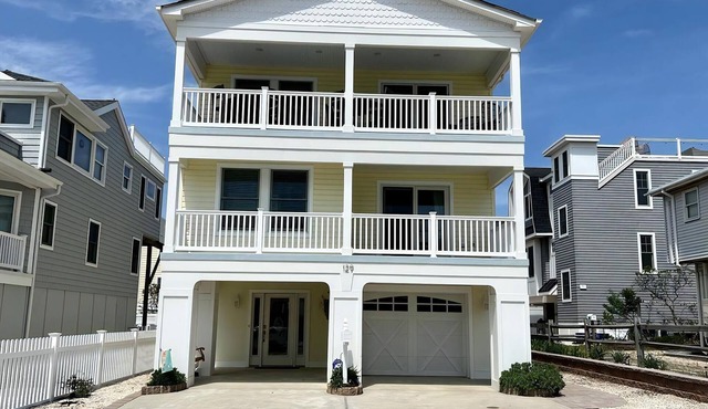 Nice home in Ship Bottom with 3 Bedrooms, Private swimming pool and WiFi