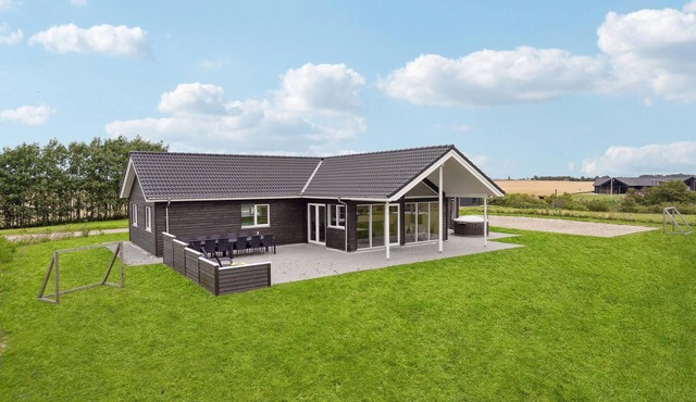 Nice home in Spøttrup with sauna