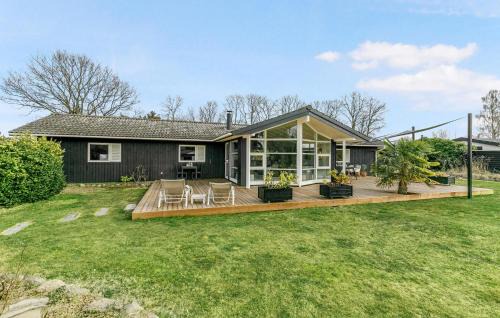 Nice Home In Strøby With Wifi