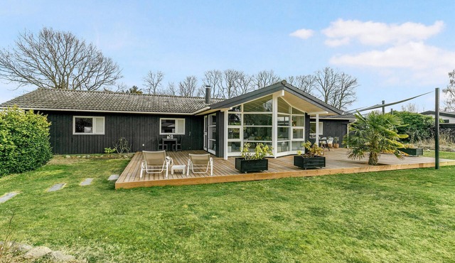 Nice home in Strøby with WiFi