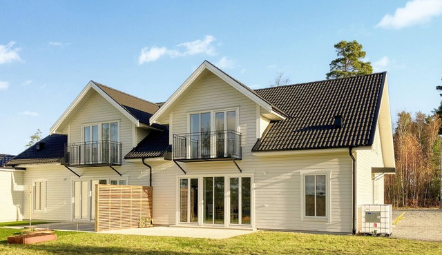 Nice home in Västervik with lake view