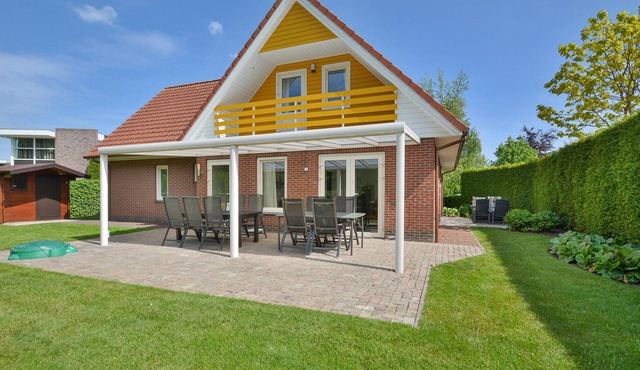 Nice home in Zeewolde with WiFi