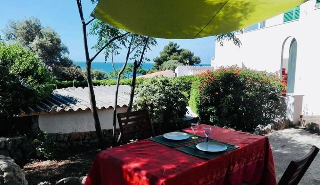 Nice house with garden 5 minutes from the beautiful Cala Binibeca.
