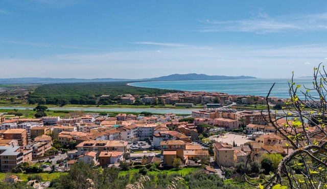 Nice apartment in villa for 6 guests with pool, WIFI, A/C, TV and terrace