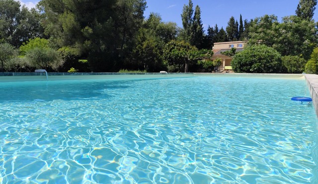 Nice little house with park and large pool - Fontvieille center 1km - Provence