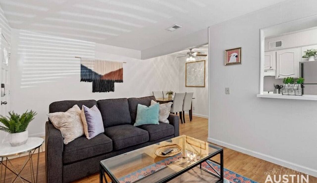 Nice ‘n’ Quiet Downtown Apt, Pool + Free Parking