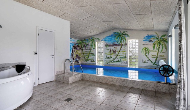 Nice pool house on scenic Møn
