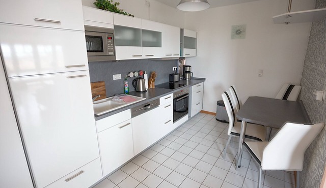 Nice quiet apartment with a view of the water and free WiFi
