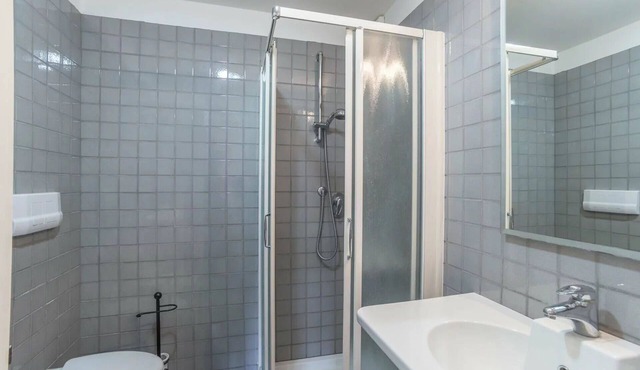 Nice room for 2 guests with A/C, WIFI, pool, TV, veranda and pets allowed, close to Perugia