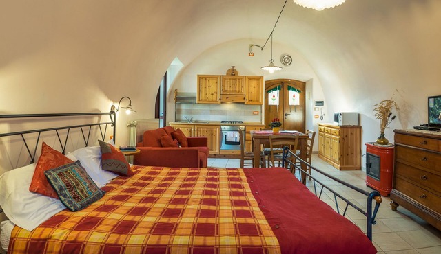 Nice studio with lake view in Zorzino castle, Adele apartment