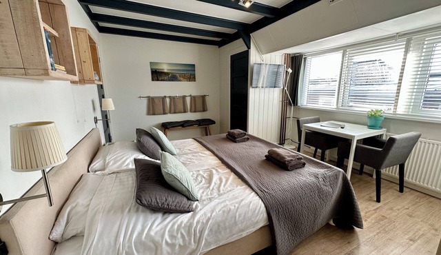 Nice studio with small terrace and parking lot. Only 200 meters from the sandy beach