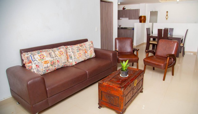 Nice! Very comfy. Fresh. Quiet neighborhood. .