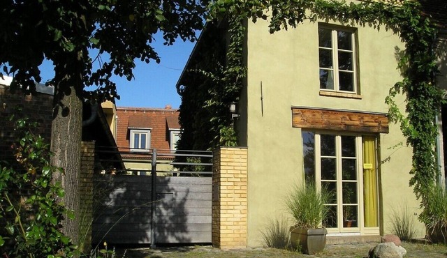 Nice view, winter garden, on the historical island Werder