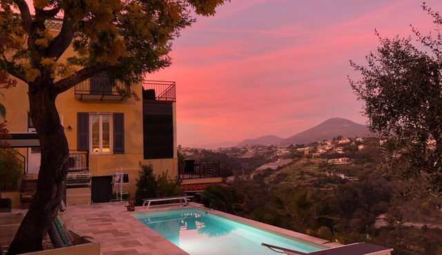 Nice villa, beautiful mountain and sea views, private heated pool. Parking