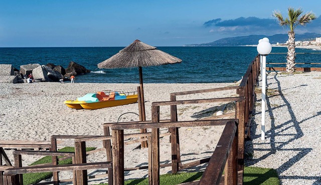 Nice villa with direct access to beach, near Milazzo, Sicily
