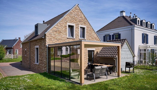 Nice villa with veranda near holiday park