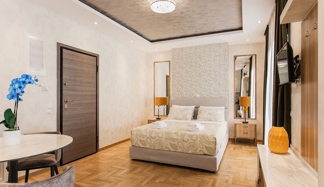 Nicholas Point Apartments and Rooms