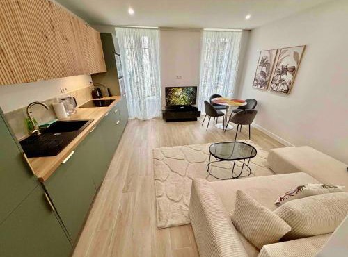 Nikaia Residence - 2BR Central Nice Close to Everything