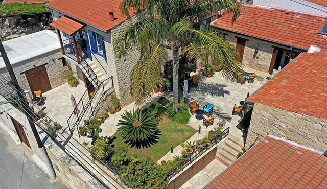 Nikis House