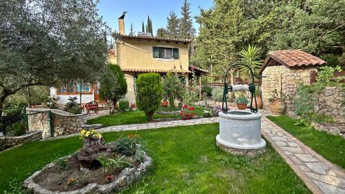 Nikolas Villa