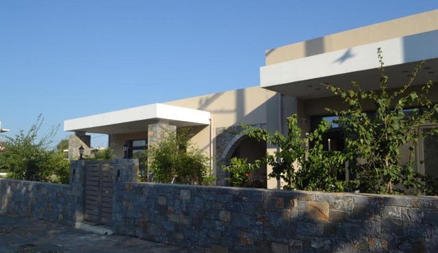 Nikolas Villa