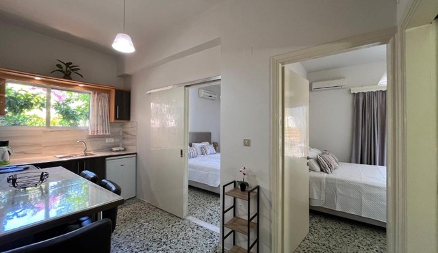 Nikos Studios Apts & Suites