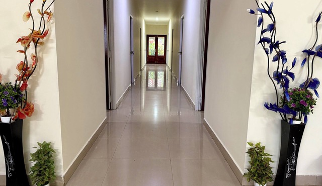 Nilgiris Inn