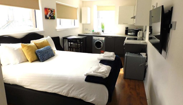 No 3 - Modern Studio Apartment in Lanark Town Centre