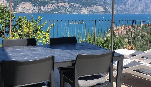 No. 7 in Casa Margherita with terrace and lake view