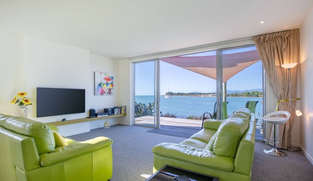 No1, Water front relaxation