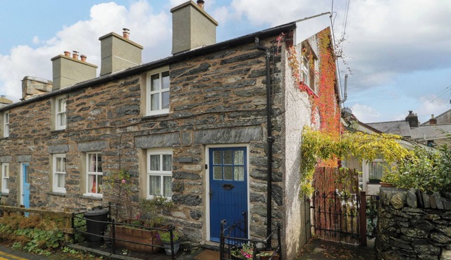 NODDFA, pet friendly, character holiday cottage in Penmachno