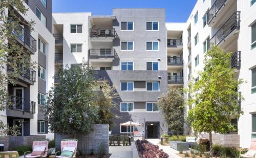 Noho Alexan Modern 2bed Duo with FREE Parking