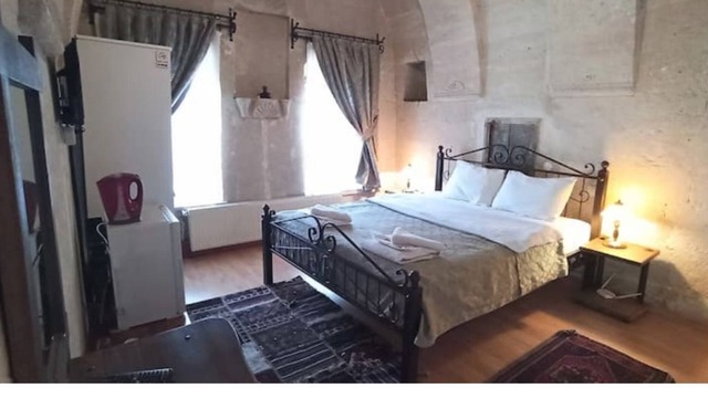 Nomads - Traditional Arch Stone room at the center